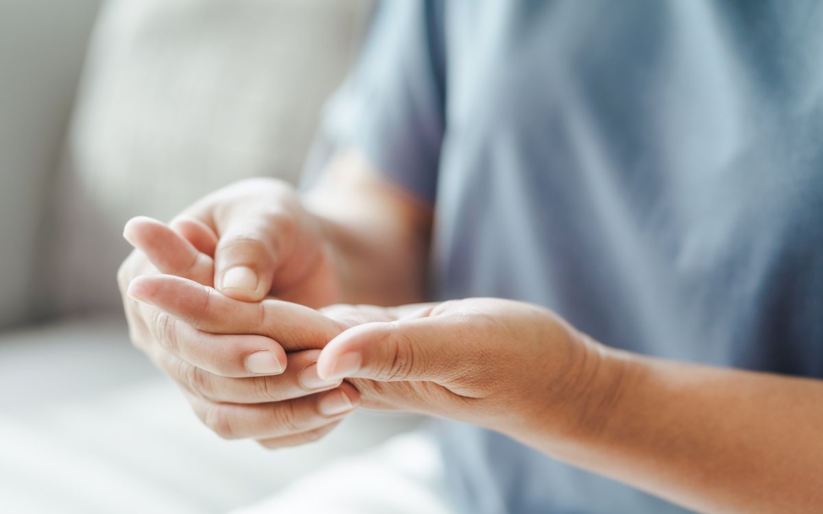 Hand tremors – Causes and risk factors